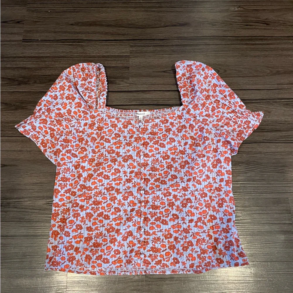 NWT Madewell Kallie Button Front Smocked Top in Blue with Red Floral Print - Picture 2 of 2